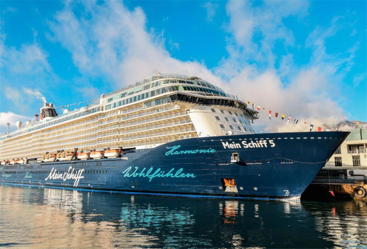 Mord an Bord der Mein Schiff 5: Jetzt ermittelt eine Meisterdetektivin Die Mein Schiff 5 liegt im Hafen.