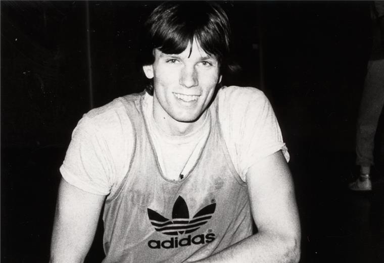 Basketballer Wadehn feiert seinen 60. Geburtstag Mit 14 Jahren fand Lutz Wadehn zum Basketball. Vorher hatte er beim TV Langen Handball gespielt. Am Sonntag feiert der Ex-Nationalspieler seinen 60. Geburtstag.