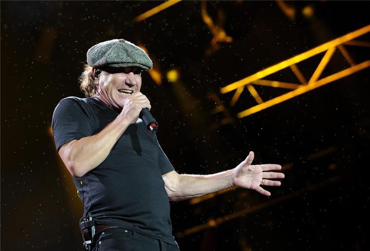 Brian Johnson musste als Nachfolger des charismatischen AC/DC-Frontmanns Bon Scott 1980 in große Fußstapfen treten. Doch der ehemalige Geordie-Sänger wurde nach seiner Glanzleistung auf "Back in Black" schnell ein Liebling der Fans. Foto: Carrett/dpa