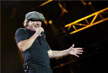 Brian Johnson musste als Nachfolger des charismatischen AC/DC-Frontmanns Bon Scott 1980 in große Fußstapfen treten. Doch der ehemalige Geordie-Sänger wurde nach seiner Glanzleistung auf "Back in Black" schnell ein Liebling der Fans. Foto: Carrett/dpa