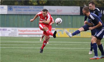 Mit Andreas Cichon (links) gelang dem SV Brake am Sonntag in der Fußball-Bezirksliga ein 5:2-Auswärtssieg gegen den Tabellennachbarn SV Baris Delmenhorst. Es war das erste Spiel unter dem neuen Trainer Stefan Jasper.