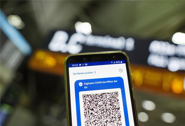 CovPass-App: Was tun, wenn der digitale Impfnachweis abläuft? Mit Blick auf die Urlaubssaison wird das Covid-Zertifikat für viele Menschen wieder wichtig. Denn einige Länder verlangen einen digitalen Impfnachweis bei der Einreise.