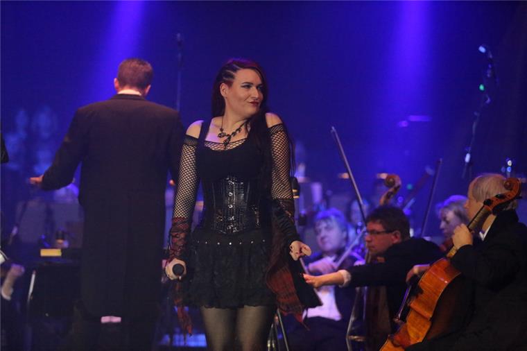 Ein Jahr nach "The Voice": Das macht Sarah Trumpfheller aus Bremerhaven heute Mit "Classic meets Pop" hat Sarah Trumpfheller bereits Erfahrung. Schon 2012 trat sie mit einem Orchester im Rücken auf der großen Bühne auf.