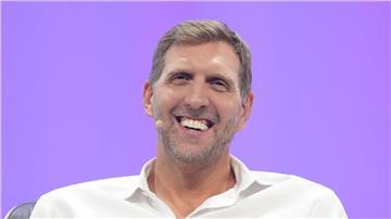 Mit David Hasselhoff gegen Stress - das hatte der frühere NBA-Basketballstar Dirk Nowitzki als Geheimrezept.
