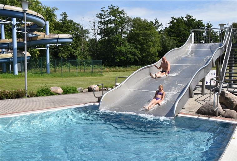 Mit dem Anstieg der Temperaturen steigt auch die Lust auf die Wellenrutsche wieder an.