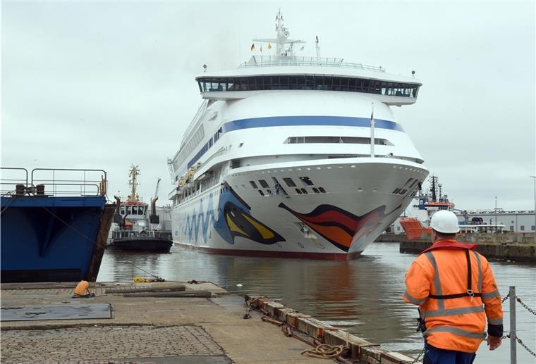 Insolvenz der Bremerhavener Lloyd Werft ist beendet Mit dem Eindocken der „Aida Aura“ eröffnen sich wieder neue Perspektiven für den Betrieb. Am Montag wurde das Insolvenzverfahren beendet. Foto: Scheer