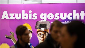 Mit dem Fonds will das Land Bremen die Ausbildung in den Betrieben fördern. (Symbolbild)