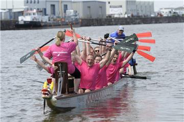 Mit dem Jubeln klappte es bei vielen Teams schon sehr gut beim Drachenboot-Cup i...