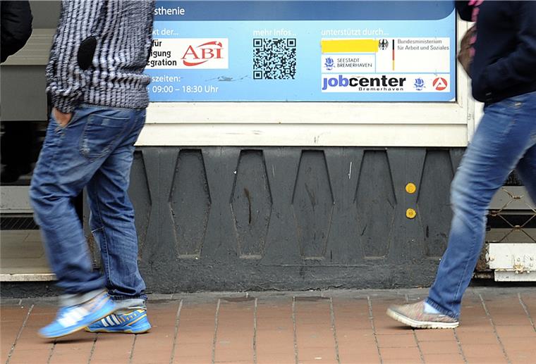 Schadensersatz für massenhaften Sozialbetrug? Mit dem Logo des Jobcenters hatte Selim Öztürk seinen Vereinen einen offiziellen Anstrich gegeben. Das half beim massenhaften Sozialbetrug. Nun wartet das Jobcenter das Urteil des Landgerichts ab, um Schadensersatzforderungen gegenüber Öztürk zu prüfen.