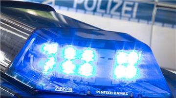 Blaulicht auf Streifenwagen-Dach