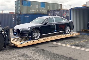 Mit dem Seidenstraßen-Zug erreichen die Autos aus Bremerhaven schneller die Kundschaft in China. Ihre Reise treten sie in einem Container an.