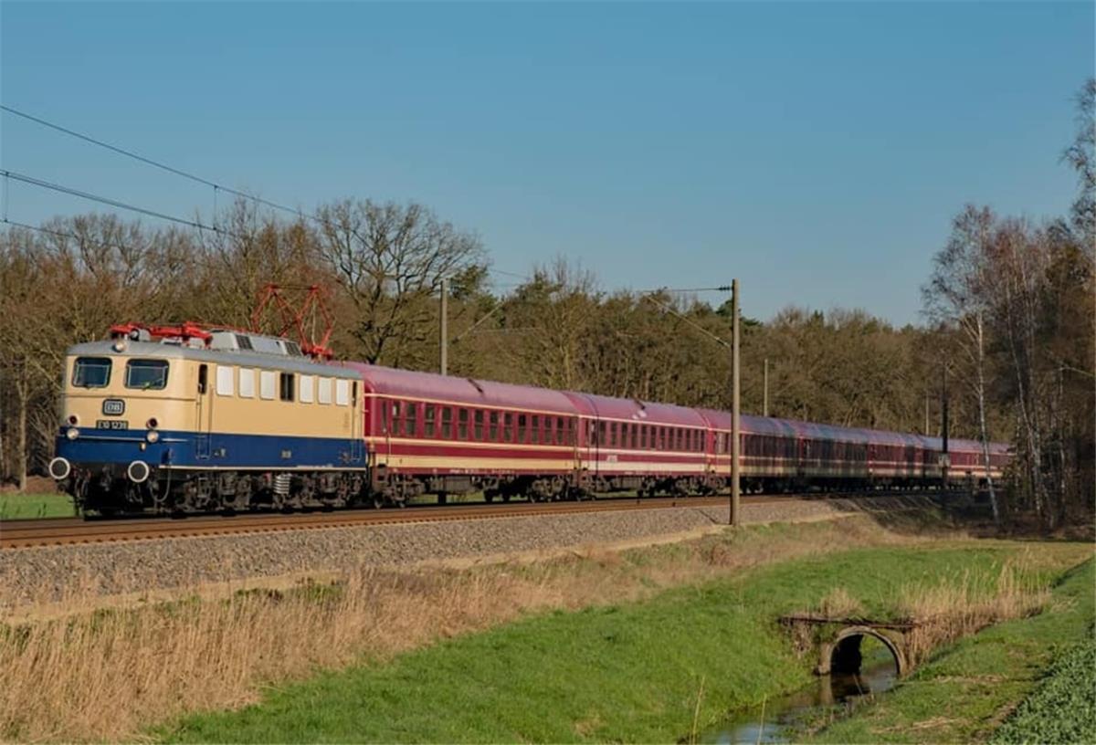 Mit dem Sonderzug von Bremerhaven nach Amsterdam Sonderzug mit Lokomotive.