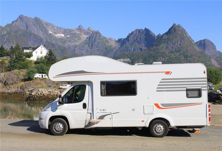 Mit diesem Führerschein darf man ein Wohnmobil fahren Mit dem Wohnmobil in den Urlaub fahren - davon träumen viele. Doch nicht jeder darf so ein Gefährt über die Straßen lenken.