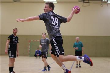 Mit dem zweifachen Torschützen Fynn Oberegger verlor der Elsflether TB das erste Saisonspiel in der Oberliga mit 16:18 gegen den VfL Edewecht.