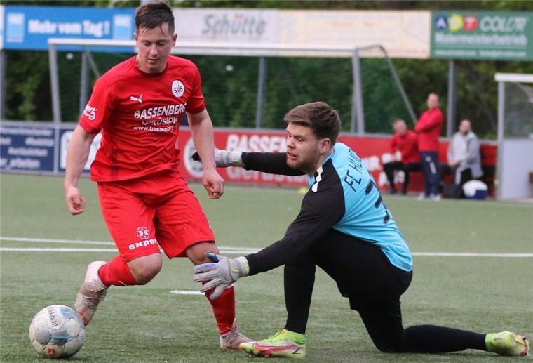 Die Braker Fußballer sind nach dem vierten Sieg Zweiter Mit dem zweifachen Torschützen Jan Speer (links) befindet sich der SV Brake in der Bezirksliga-Aufstiegsrunde auf Erfolgskurs.