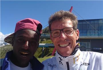 Mit den Kenianern hatte der Nordenhamer Läufer und Trainer Jörg Brunkhorst (rechts) viel Spaß.