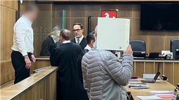 Mit den Plädoyers, möglicherweise dem Urteil war gerechnet worden: Aber der Prozess gegen zwei Polizisten dauert doch länger. (Archivbild)