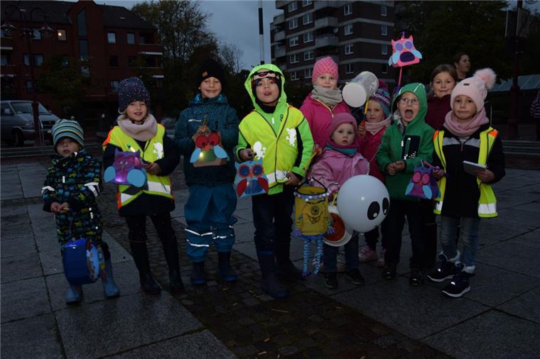 So schön war der Laternenlauf in Nordenham Mit den unterschiedlichsten Laternen gingen die Kinder durch Nordenham.