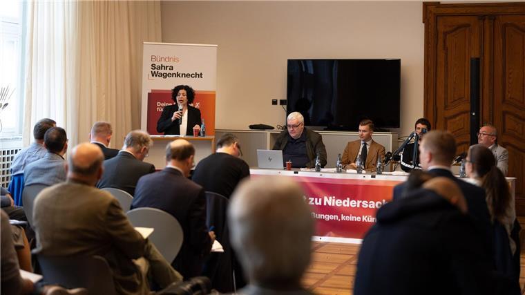 BSW gründet Landesverbände in Niedersachsen und Bremen Mit der Gründung eines niedersächsischen Landesverbandes hat die junge Partei Bündnis Sahra Wagenknecht ihre deutschlandweiten Strukturen ausgebaut. Auf dem ersten Parteitag wurde unter anderem der Landesvorstand gewählt.