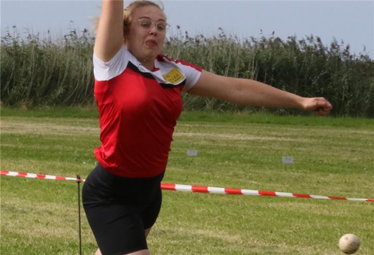 Mareile Folkens aus Waddens wird Zweite mit der Hollandkugel Mit der Hollandkugel erzielte Mareile Folkens vom KBV Waddens mit zehn Würfen 738,10 Meter und wurde bei den Frauen Zweite.