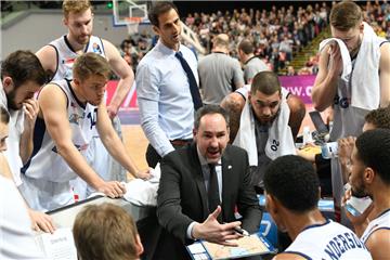 Mit der Leistung seiner Eisbären in Berlin konnte Trainer Sebastian Machowski nicht zufrieden sein. Foto Scheer