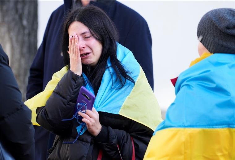 Mit der Mahnwache am Sonntag wollen Menschen aus der Wesermarsch ihr Mitgefühl mit den Kriegsopfern in der Ukraine ausdrücken.