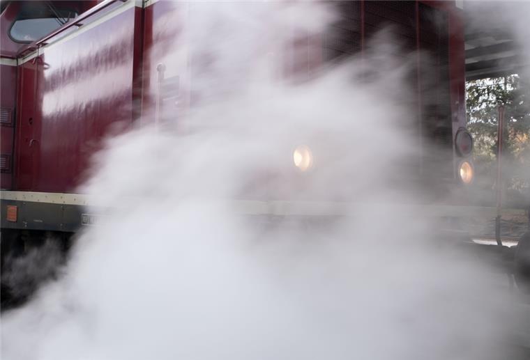 Tolle Tour: Museumsbahn fährt nach Worpswede Diesellok im Nebel