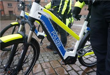 Mit der Polizei auf Fahrradtour gehen: Das ist im Cuxland im August möglich.