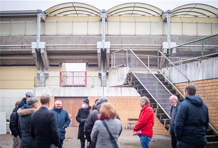Nordseestadion hat viele Fans in der Lokalpolitik Mit der Sanierung des Nordseestadions soll in diesem Jahr begonnen werden. Das Projekt ist von der Expolsion der Baukosten betroffen. Statt 10 Millionen Euro wird die Sanierung wohl 13 Millionen Euro kosten.