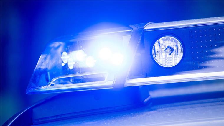 Drogen im Blut und Cannabis im Gepäck! Polizei stoppt Lkw-Fahrer Blaulicht