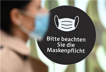 Schild mit der Aufschrift Maskenpflicht.
