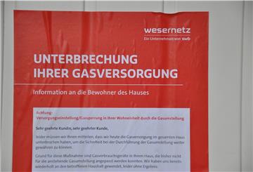 Mit diesem an die Haustür geklebten Zettel wurden die Hausbewohner informiert.