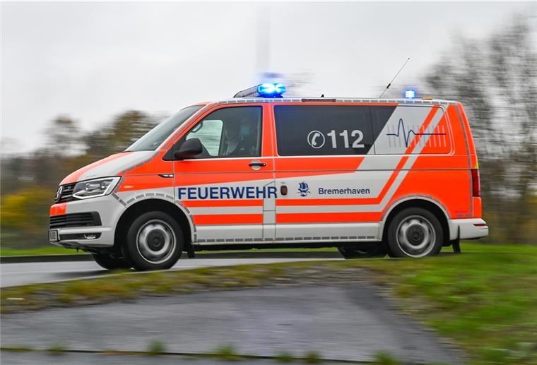 Nur noch ein Notarzt - Probleme beim Rettungsdienst in Bremerhaven Dr. Oliver Radke am Notarzteinsatzfahrzeug.