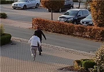 Mit diesem Foto fahndet die Polizei in Rotenburg nach einem Raubüberfall in Sottrum.