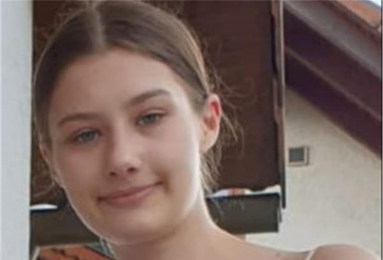 Mit diesem Foto sucht die Polizei nach der vermissten Jennifer M. aus Bühl. Die Jugendliche wird seit Montag, 27. Juli, vermisst und in Bremen vermutet.