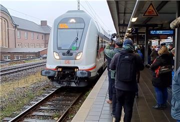 Mit diesem IC ist Bremerhaven wieder an den Fernverkehr der Deutschen Bahn angeschlossen.