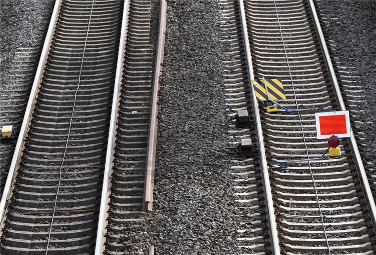 Weniger Ausfälle und Verspätungen? So will die Bahn Bauarbeiten neu organisieren Mit diesem Konzept soll es schon bald weniger Chaos auf den Schienen Deutschlands geben.