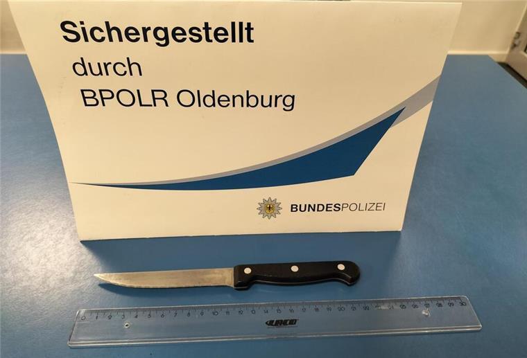 Mit diesem Messer lief der 33-Jährige drohend durch den Zug.