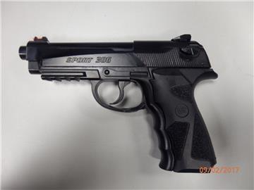 Mit dieser Waffe hantierte ein junger Pole in einem Zug auf dem Weg nach Bremen.