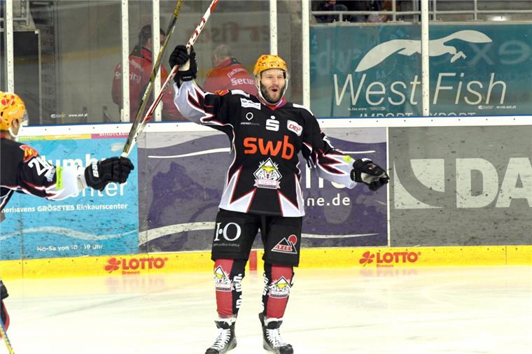 Mit drei Toren war Jack Combs der Matchwinner für die Fischtown Pinguins in Krefeld. Foto Scheer