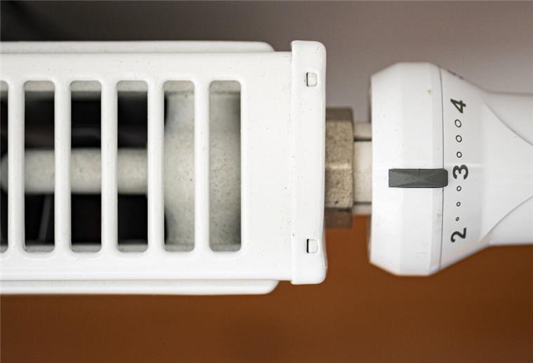 Die Heizsaison naht: Revolutionärer Heizungs-Trick hilft bares Geld zu sparen Wenn die Heizsaison beginnt, kann man mit ein paar einfachen Handgriffen für mehr Wärme in der Wohnung sorgen.