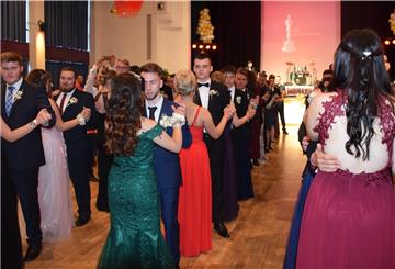 Mit einem festlichen Ball endet die Schulzeit in Nordenham seit vielen Jahren. Wegen des Coronavirus bleiben schicke Kleider und Anzüge dieses Jahr aber im Schrank.