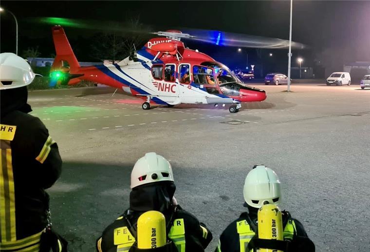 Zwei Schwerverletzte bei missglücktem Überholversuch Mit einem Rettungshubschrauber wurde einer der Fahrer in ein Krankenhaus gebracht (Symbolbild).