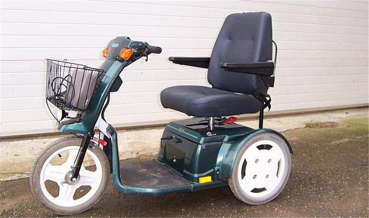 77-Jähriger fährt mit E-Scooter volltrunken durch Wulsdorf Mit einem solchen Elektromobil hat ein 77-Jähriger am Dienstagnachmittag für reichlich Wirbel in Wulsdorf gesorgt.