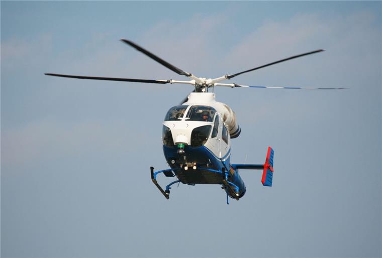 Hilferufe am Stand - Suchaktion mit Hubschraubern nach Frau in Sahlenburg Mit einem solchen Polizeihubschrauber mit Wärmebildkamera hat die Polizei nach einer Frau am Strand in Cuxhaven-Sahlenburg gesucht - allerdings ohne Erfolg.