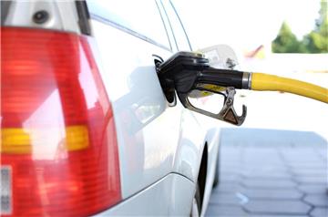 Auto beim Tanken