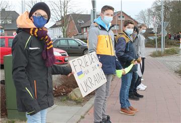 Mit einer Friedenskette demonstrierten etwa 1100 Schüler der Hagener Schulen gegen den Krieg in der Ukraine.