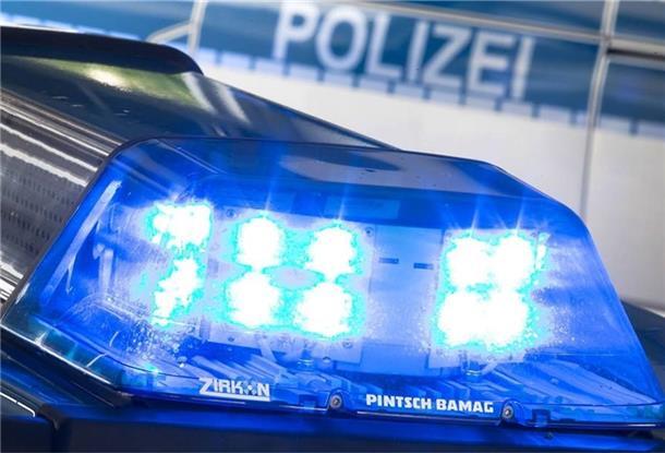 Mit einer Geschwindigkeit von bis zu 80 Stundenkilometern versuchte am Dienstagabend gegen 19 Uhr ein Kleinkraftradfahrer der Polizei zu entkommen. Er wurde geschnappt. Das berichtet die Polizei