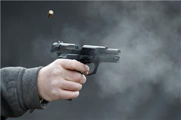 Mit einer scharfen Pistole schoss ein 53-Jähriger in der Fritz-Reuter-Straße.