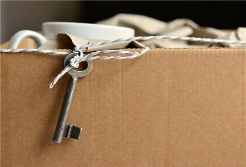Schlüssel auf Karton